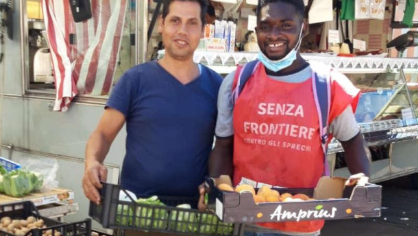 Immagine: RePoPP si estende a nuovi mercati: ‘Non sospendiamo ad agosto, gli Ecomori sempre più impegnati per contrastare l’emergenza alimentare a Torino’