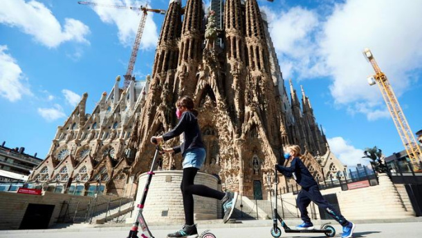 Immagine: Piste ciclabili, zone pedonali e trasporto pubblico: la nuova viabilità di Barcellona nel Covid