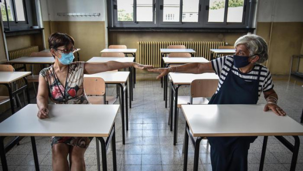 Immagine: Il Ministero avvia la distribuzione delle mascherine usa e getta alle scuole ma sull'uso è scontro Governo-Regioni