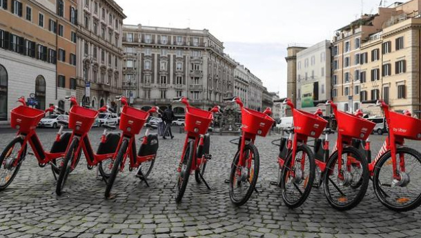 Immagine: Vola il bike sharing nelle città italiane: bici più che triplicate dal 2015