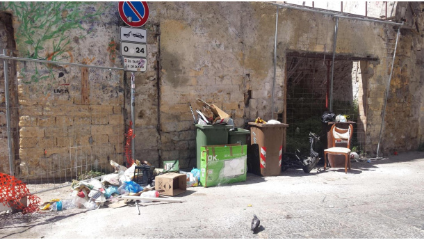 Immagine: Palermo, il Covid rischia di bloccare la raccolta rifiuti. Si valuta l’ipotesi di attivare l’Esercito