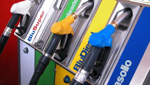 Immagine: Aumento delle accise sul diesel, Costa: così favoriamo la svolta ecologica