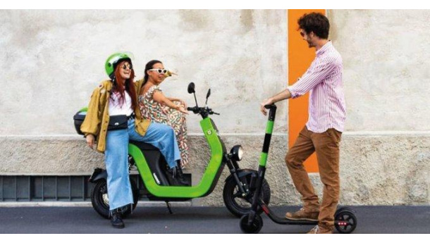Immagine: Monopattini, scooter e biciclette condivise: la micro-mobilità vince in città