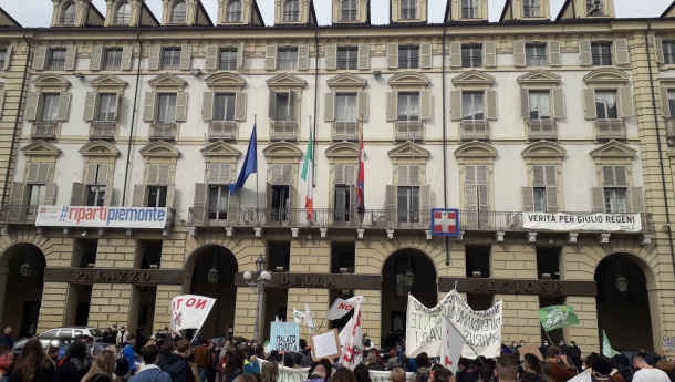 Immagine: Torino. Lo sciopero per il Clima del 9 ottobre: in piazza Castello anche le Sentinelle dei Rifiuti e gli Ecomori | Video