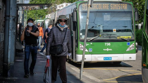 Immagine: Milano, crollo dei passeggeri sui mezzi pubblici: - 60% rispetto ad ottobre 2019