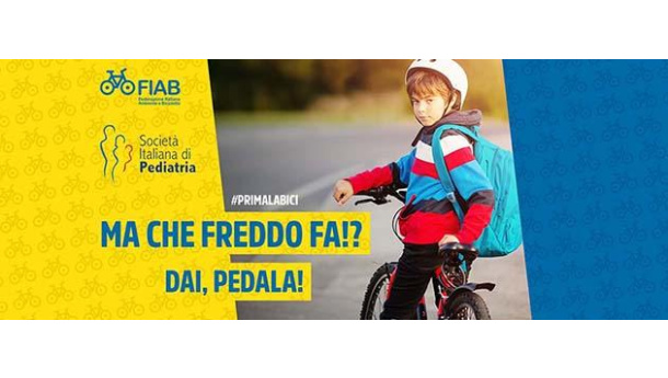 Immagine: A scuola in bici anche d'inverno, l'appello di Fiab e pediatri italiani
