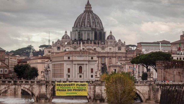 Immagine: Recovery Plan, Greenpeace al governo: 'Basta soldi a chi brucia il pianeta'