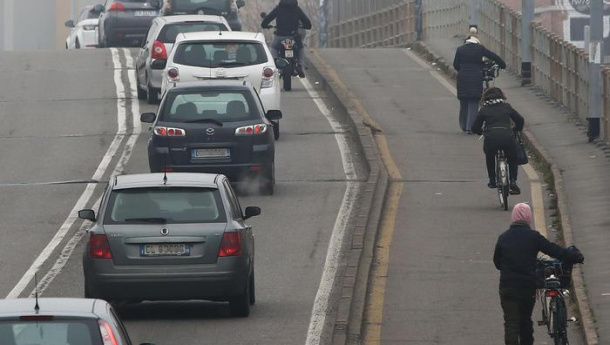 Immagine: Smog: le regioni del bacino padano chiedono di rinviare lo stop ai diesel euro 4