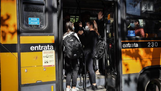 Immagine: Covid, trasporti scuola: la Regione Puglia stanzia 3,3 milioni di euro per implementare i servizi