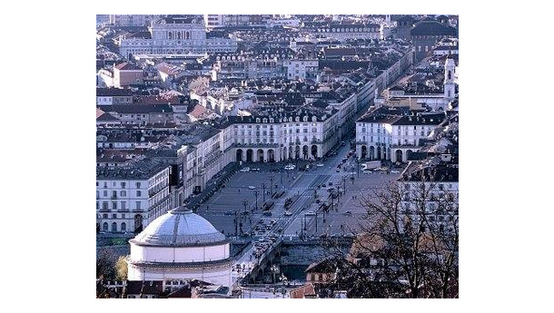 Immagine: Multe in piazza Vittorio, scatta la rivolta