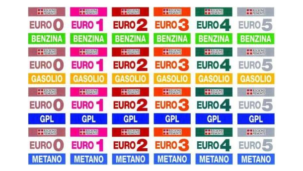 Immagine: Bollini arcobaleno pronti per i parabrezza