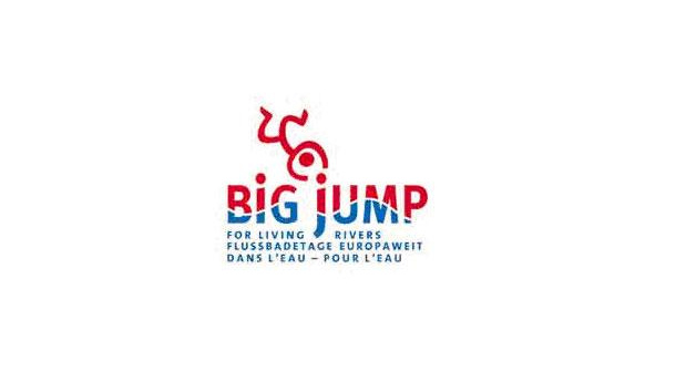 Immagine: Un tuffo nel Po: a Torino è di nuovo Big Jump