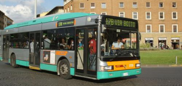 A Firenze l'abbonamento del bus si compra a scuola
