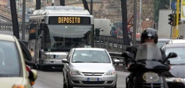 Il 60% degli italiani dice “sì” al divieto di circolazione delle auto nelle ore di punta
