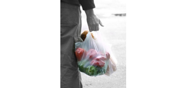 Campidoglio e Ama dichiarano guerra ai sacchetti di plastica