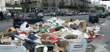 Napoli: l'ordinanza comunale per la riduzione dei rifiuti non cambia la situazione