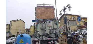 Moncalieri come Napoli, la città sommersa dai rifiuti