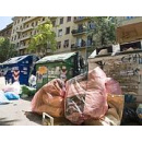 Immagine: Rifiuti, emergenza a Roma Est: nelle strade mille tonnellate di spazzatura accumulata