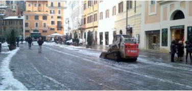 Roma torna alla normalità: scuole aperte e bus regolari
