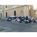 Immagine: Foggia, il sindaco diffida l’Amica: togliere i rifiuti da strade e marciapiedi