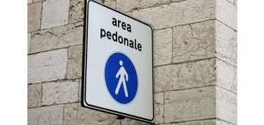 Nuova area pedonale a Milano: divieto di circolazione attorno alla Fondazione Ambrosiana