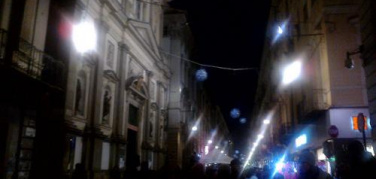 Vetrine buie nel centro di Torino la notte del 31 marzo: è l’Ora della Terra? No, la protesta dei commercianti…