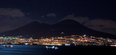 Napoli si spegne per l'Ora della Terra. Al buio le piazze e il Duomo