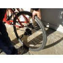 Immagine: Lecce, per i ciclisti “in panne” 33 ciclostop per riparare la propria bici