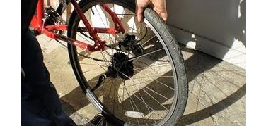 Lecce, per i ciclisti “in panne” 33 ciclostop per riparare la propria bici
