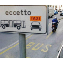 Immagine: Corsie preferenziali a Milano: definitivo il taglio drastico dei pass dal primo ottobre