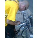 Immagine: Quest'uomo sta rubando una bici in piazza Carlo Alberto a Torino o è la sua?