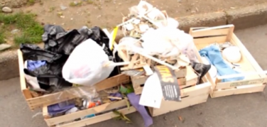 Le sentinelle dei rifiuti al mercato di corso Brunelleschi | Video