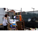 Immagine: Le sentinelle dei rifiuti al mercato di piazza Europa a Chieri