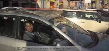 Milano 12 maggio, video sulle violazioni del traffico nella domenicAspasso