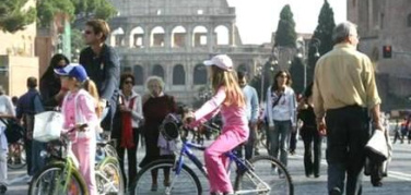 Fori pedonalizzati a Roma: il centrodestra chiede un referendum