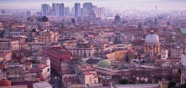 Napoli: pedoni, ciclisti e trasporti fluidi contro la crisi dei commercianti | Intervista ad Anna Donati