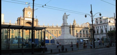 Napoli, il Comune prepara una nuova delibera contro lo smog: domeniche a piedi in arrivo