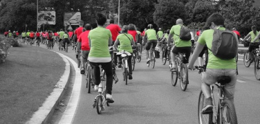 700 biciclette per la Magnalonga a Roma, una festa per tutti | Foto e Video