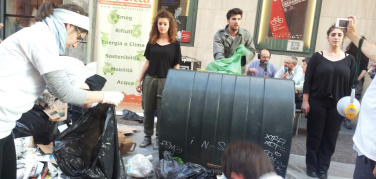 Com'è andato il Trash mob delle Sentinelle dei rifiuti davanti al Cinema Massimo | Video e foto