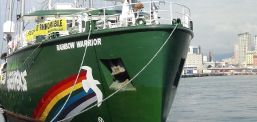Greenpeace in tour “Non è un Paese per fossili”: la Rainbow Warrior arriva a Civitavecchia