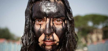 Trivelle in Sicilia: Greenpeace simula un incidente petrolifero | Fotogallery