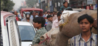 Nuova Delhi sull'orlo del collasso: 80 milioni di auto e 1000 nuove immatricolazioni al giorno