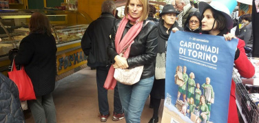 Cartoniadi di Torino, il Circo Straccio nei mercati cittadini | Video e foto