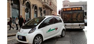 Elettroshopping a Roma con le auto elettriche in prova nel Tridente
