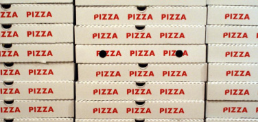 Anche i cartoni della pizza si possono riciclare. (Non buttateli nell'indifferenziato salvo casi gravi)