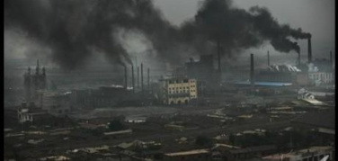 Cina, Pechino ferma le acciaierie che si sottraggono ai controlli ambientali