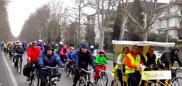 Bicinfesta Milano, ecco la biciclettata di Primavera dei ciclisti milanesi | Video