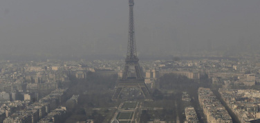 Parigi, torna lo smog: parcheggi gratis e riduzione della velocitÃ Â  in tutta la cittÃ 