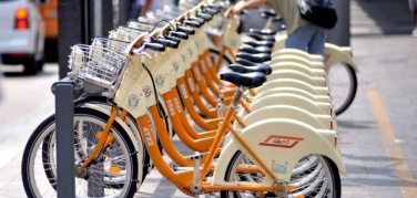 Rassegna stampa sulle diverse iniziative e sondaggi sul tema della mobilita' in bicicletta a Milano