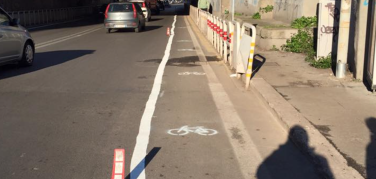 Stazione Tuscolana, cicloattivisti dipingono nuova pista ciclabile